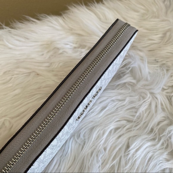 New Michael Kors jet set travel large continental wallet - Picture 5 of 10